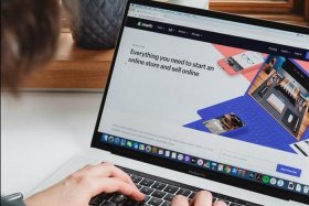 shopify独立站建站多少钱；shopify是跨境电商平台吗