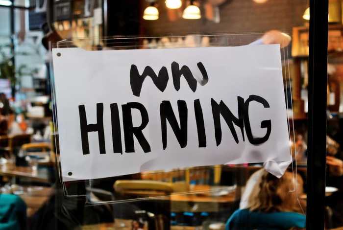 招聘服务员最新招聘信息、招聘信息最新招聘2021服务员