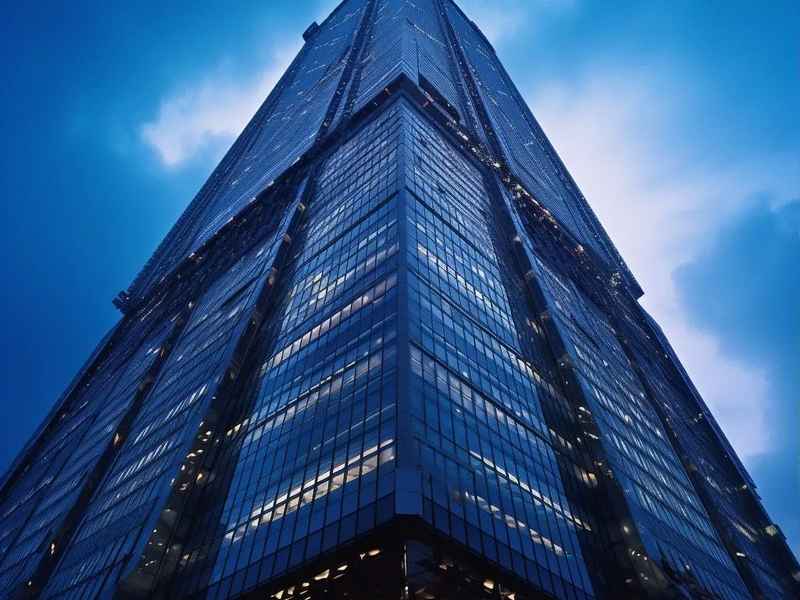 上海国际贸易中心再上台阶；上海国际贸易中心核心工程