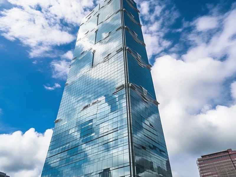 上海国际贸易中心再上台阶；上海国际贸易中心核心工程