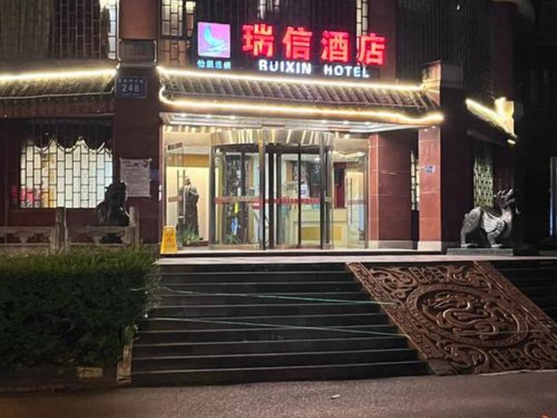 给我搜索一下附近的;给我搜索一下附近的宾馆 给我搜索一下附近的;给我搜索一下附近的宾馆