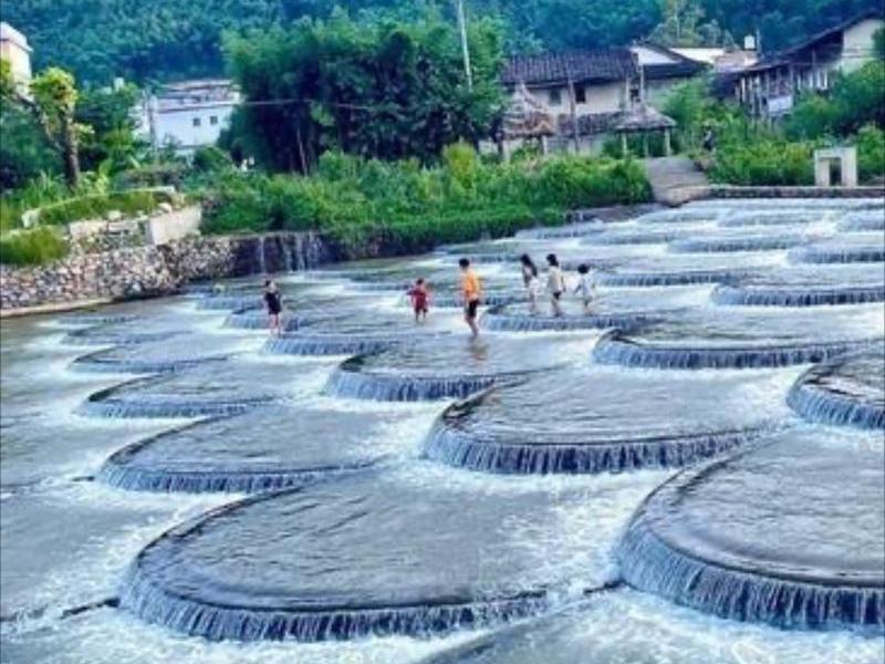 湖北恩施建县(湖北恩施建县景阳镇挖葛红岩弯) 湖北恩施建县(湖北恩施建县景阳镇挖葛红岩弯)