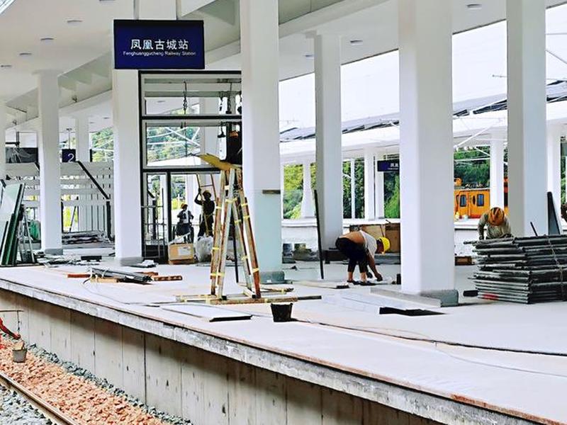 火车站台建校园里、学校里的火车站 火车站台建校园里、学校里的火车站