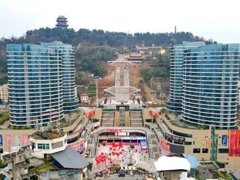 巴中城市广场在哪里，巴中城市广场在哪里啊