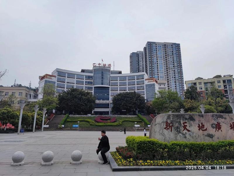 巴中城市广场在哪里，巴中城市广场在哪里啊