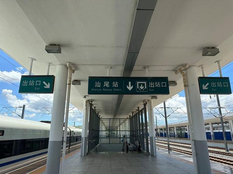 火车站台建校园里、学校里的火车站 火车站台建校园里、学校里的火车站