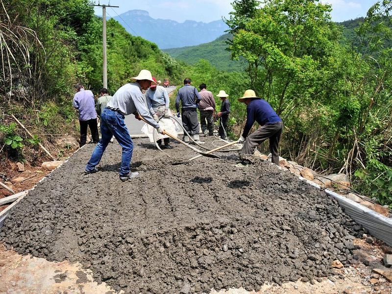 村长修建公路 - 村长修建公路图片 村长修建公路 - 村长修建公路图片