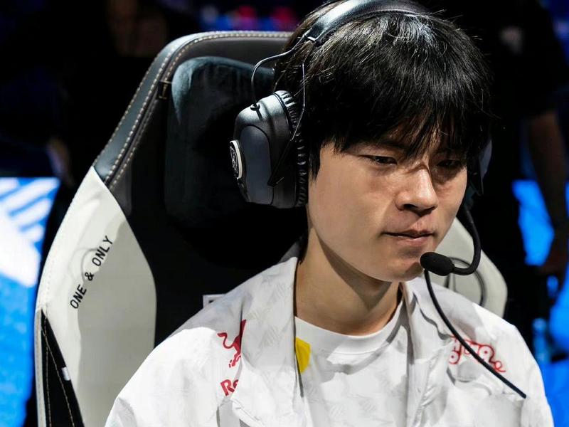 dede最新直播片段、deft直播间