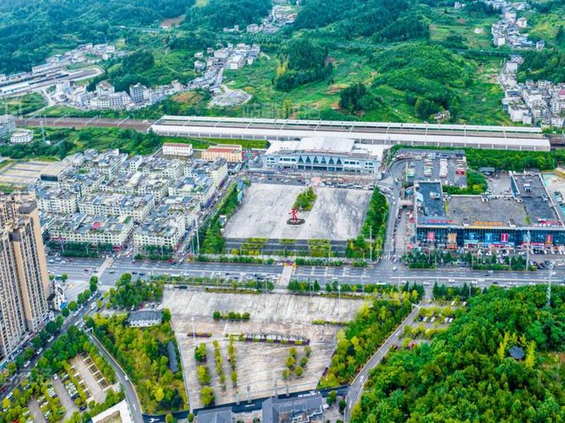 恩施火车站改造工程；恩施火车站站前广场及道路改造工程