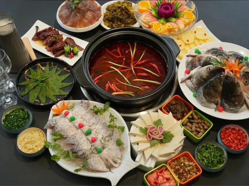 巴中城市广场；巴中城市广场七味鱼头电话