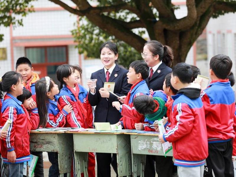 未成年小建 - 未成年的小学学生 未成年小建 - 未成年的小学学生