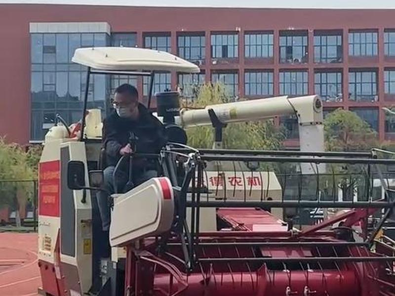 拖拉机组装收割机视频 拖拉机组装收割机视频教程 拖拉机组装收割机视频 拖拉机组装收割机视频教程