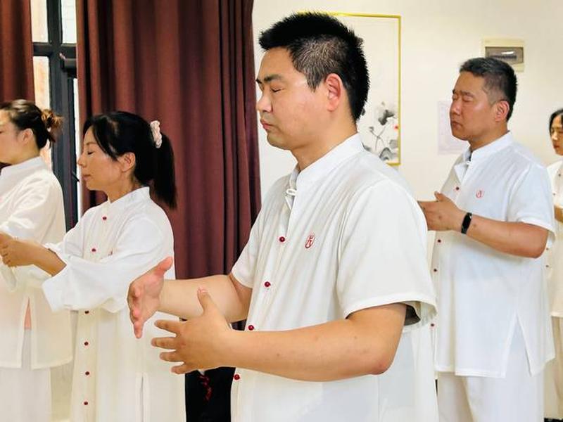 养生站桩入门姿势图解步骤、养生站桩图片 养生站桩入门姿势图解步骤、养生站桩图片