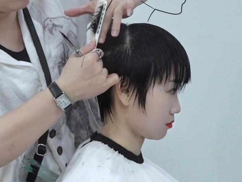 自己在家剪短发视频完整版、自己在家剪短发视频完整版在线观看